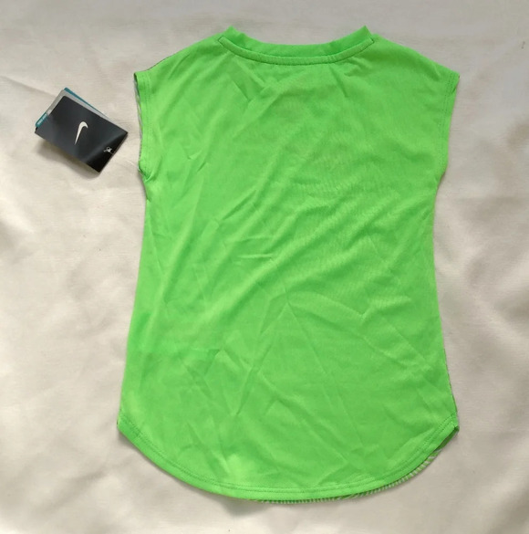 NIKE kids Bundle green muscle T and neon yellow shorts - Picture 2 of 8